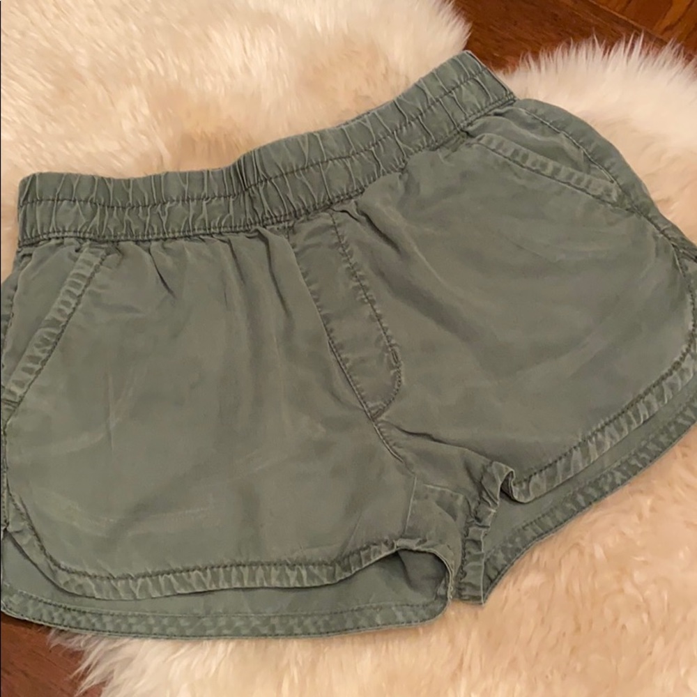 AEO Distressed OD Green Shorts S